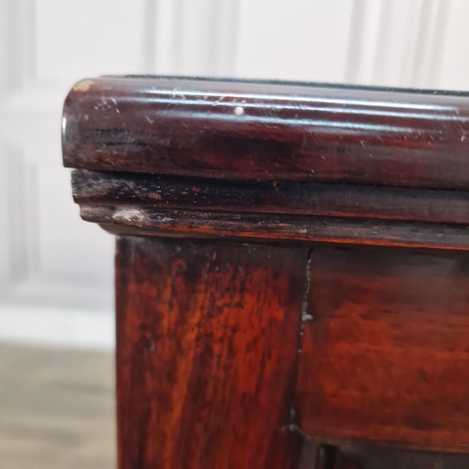 photo vintage Vintage Mahogany Bedside Cabinet Table Antique Empire Style Pedestal Cupboard