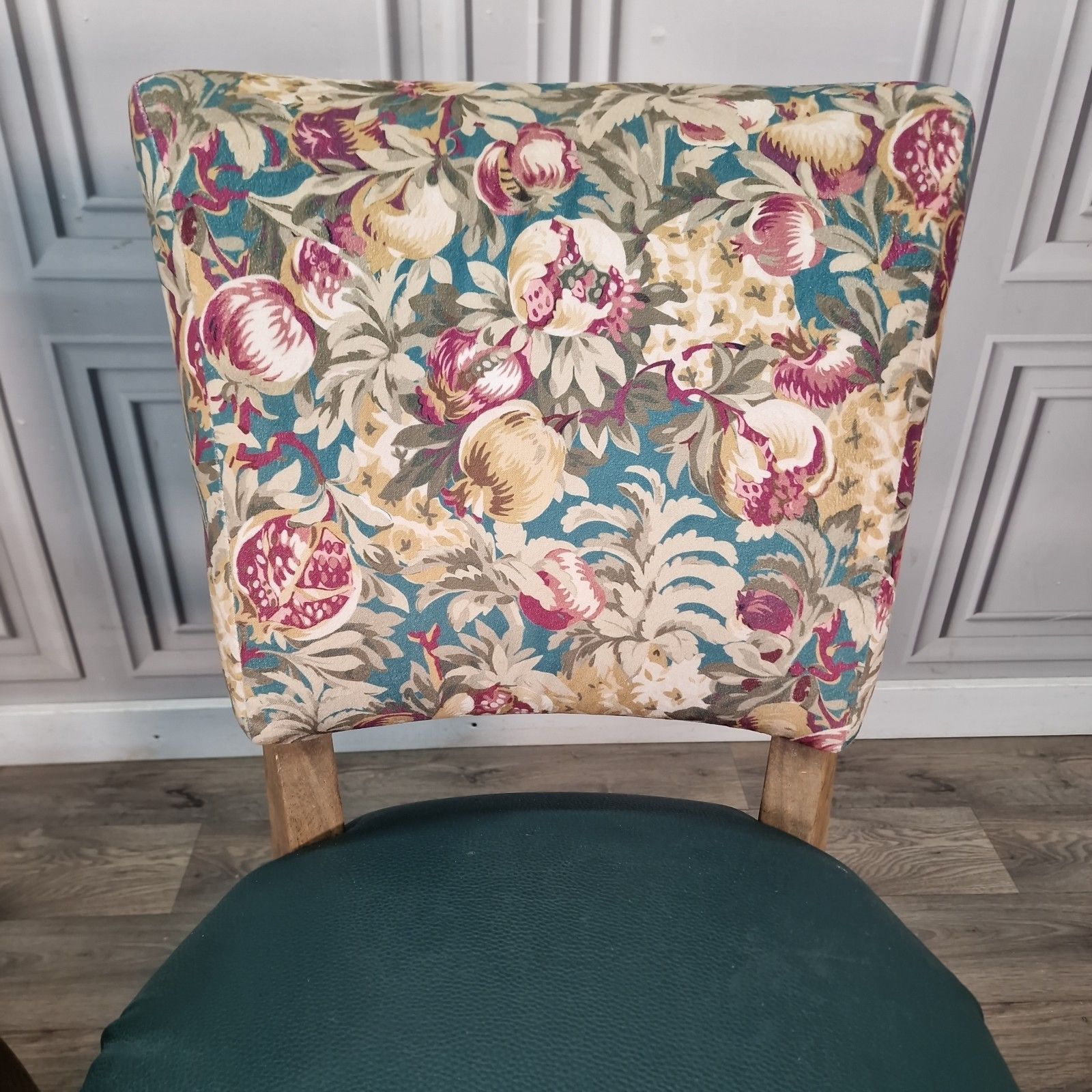 photo furniture Pair Vintage Floral Chairs Upholstered Back Vinyl Bedroom Dining Seats Retro