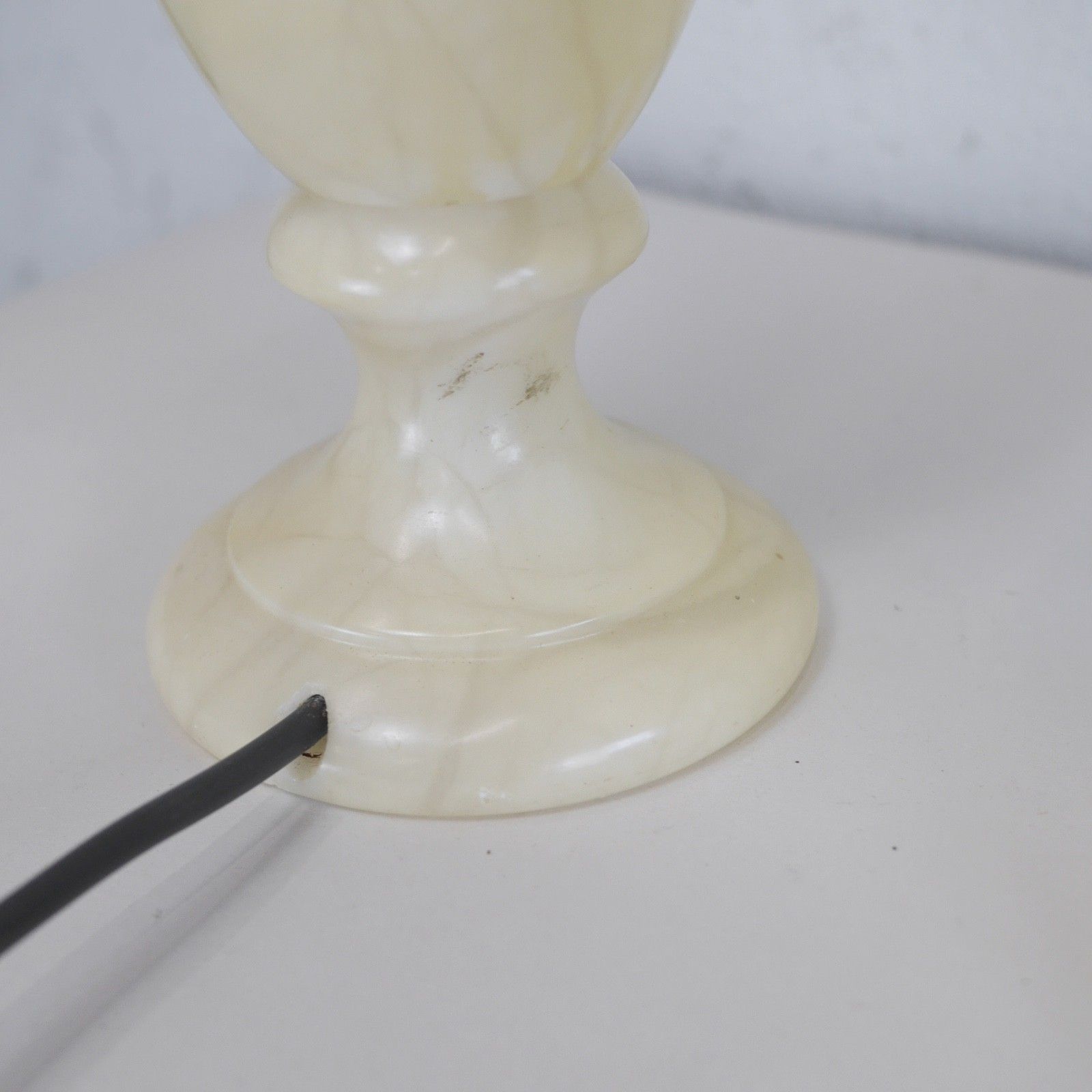 photo vintage Pair Large Onyx Marble Neoclassical Urn Table Lamps Italian Brass Cream #103211