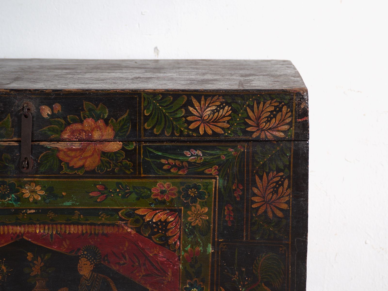 photo furniture Antique Painted Trunk In Pine Wood – China, Circa 1900
