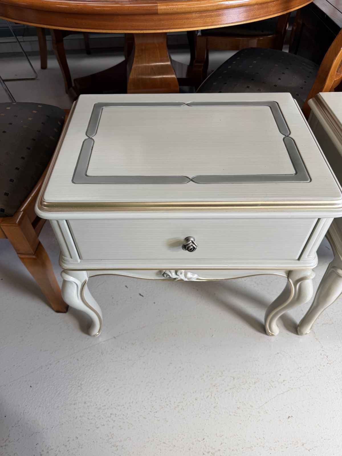 Pr Of French Style Painted Bedsides photo 175.0