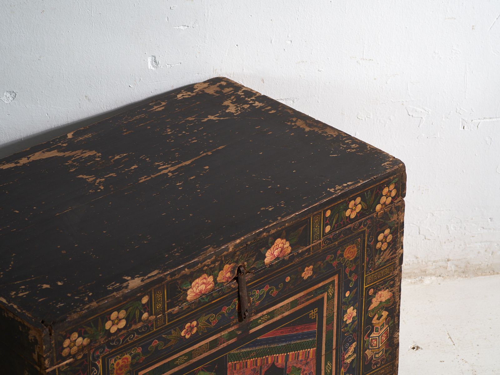 808.0 Antique Painted Trunk In Pine Wood – China, Circa 1900 photo
