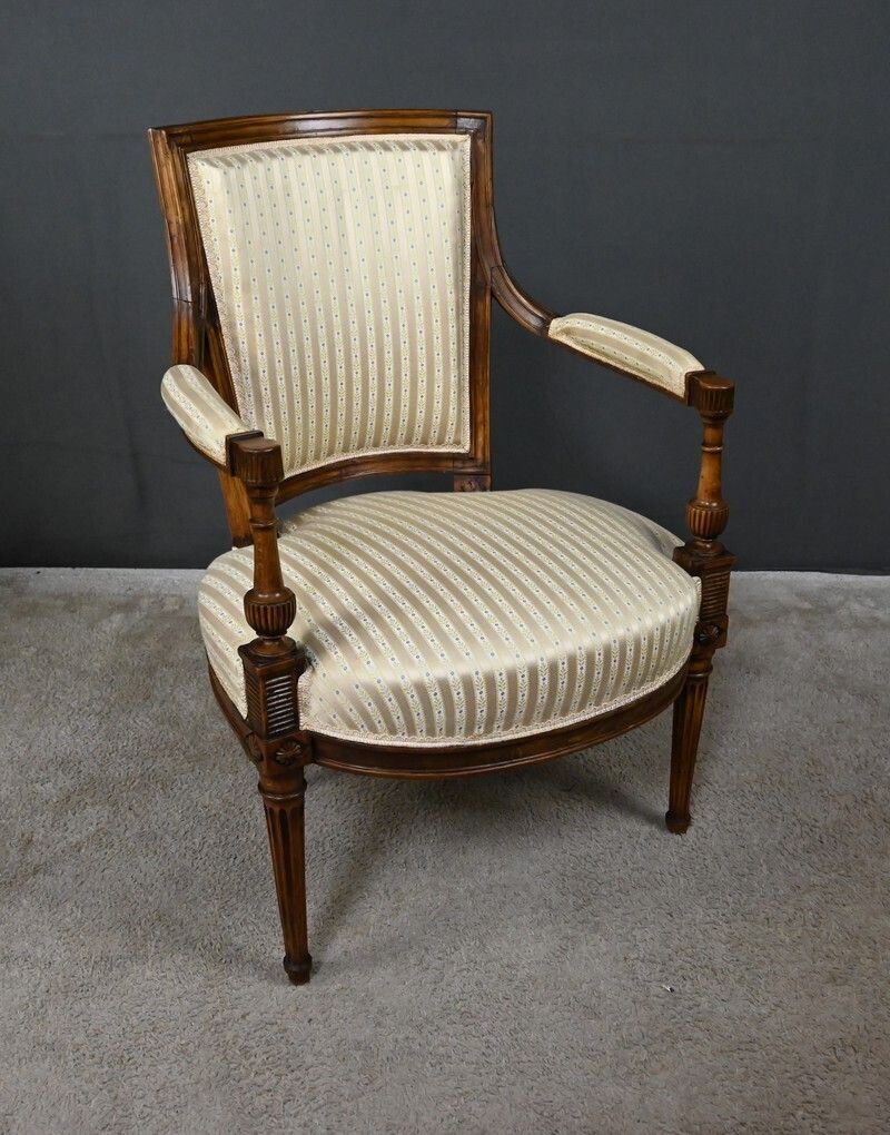 Cabriolet Armchair In Beechwood, Louis XVI Period – Second Half Of The 18th Century photo Furniture