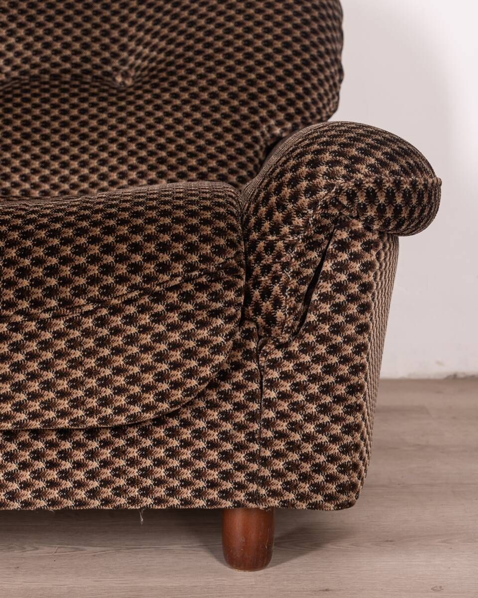 photo furniture Living Room Sofa And Pair Of Vintage Armchairs From The 70s In Italian Design Fabric