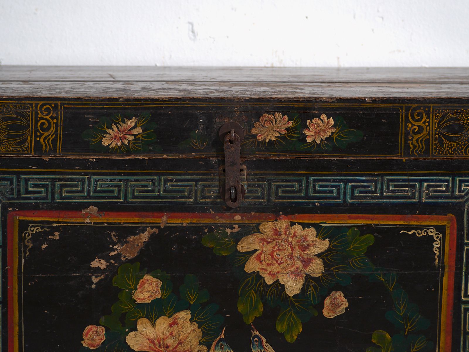 photo furniture Antique Painted Trunk In Pine Wood – China, Circa 1900
