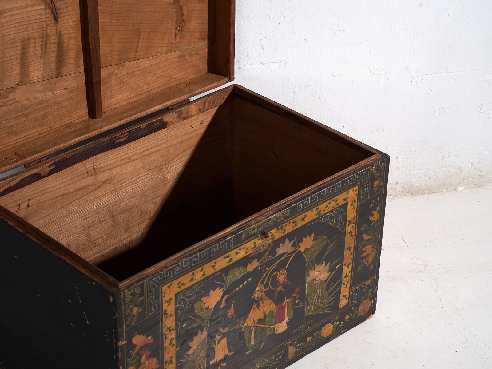 808.0 Antique Black Lacquered Trunk In Pine Wood – China, Circa 1900 photo