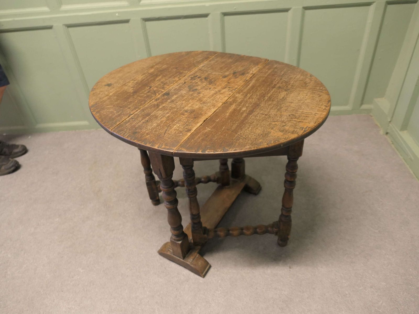 Small Georgian Oak Gate Leg Table The Table Has A Solid Oak Top With Turned Legs photo 630.0