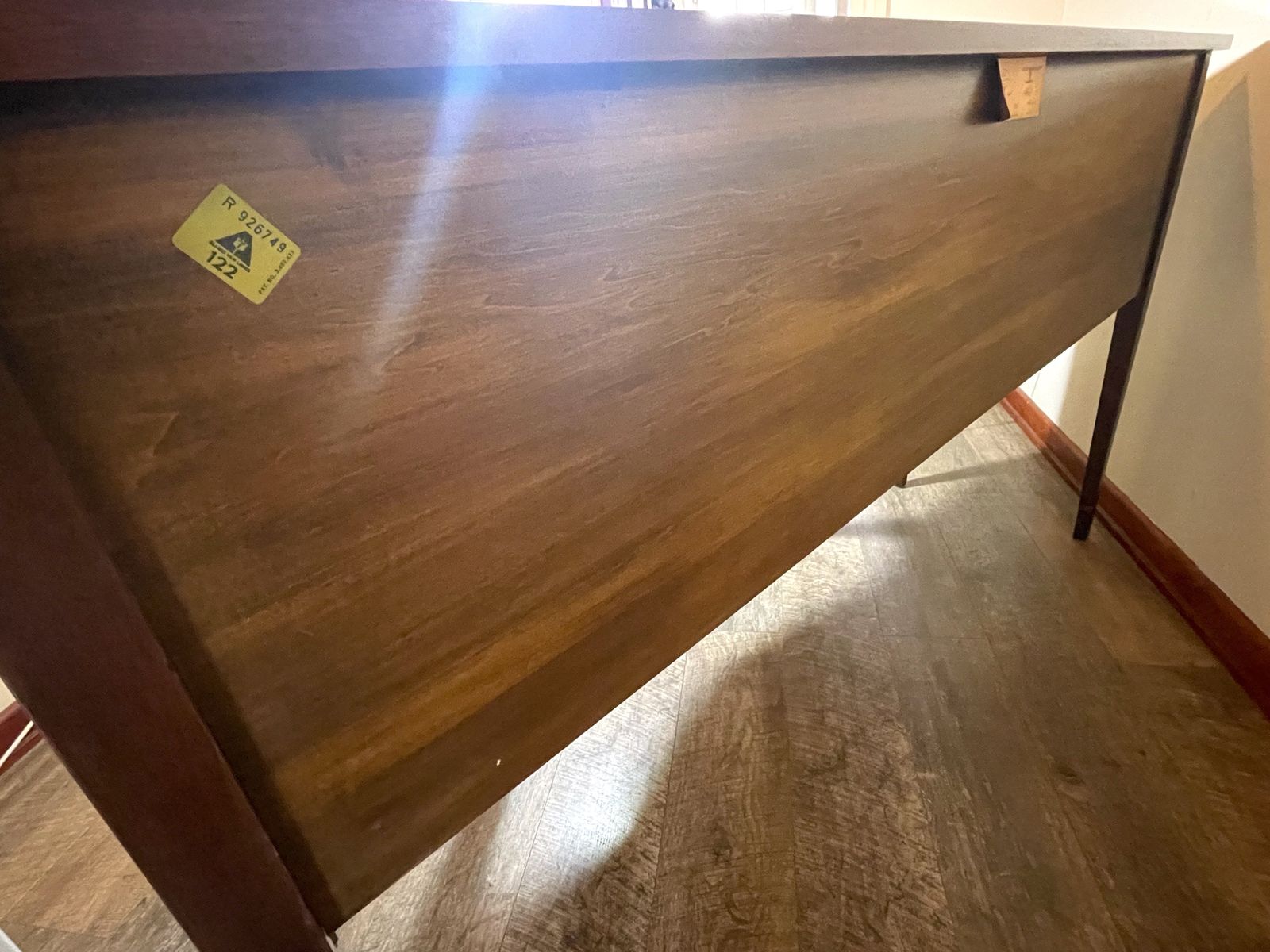 photo vintage Stunning Vintage Virginia Galleries Serpentine Long Sideboard