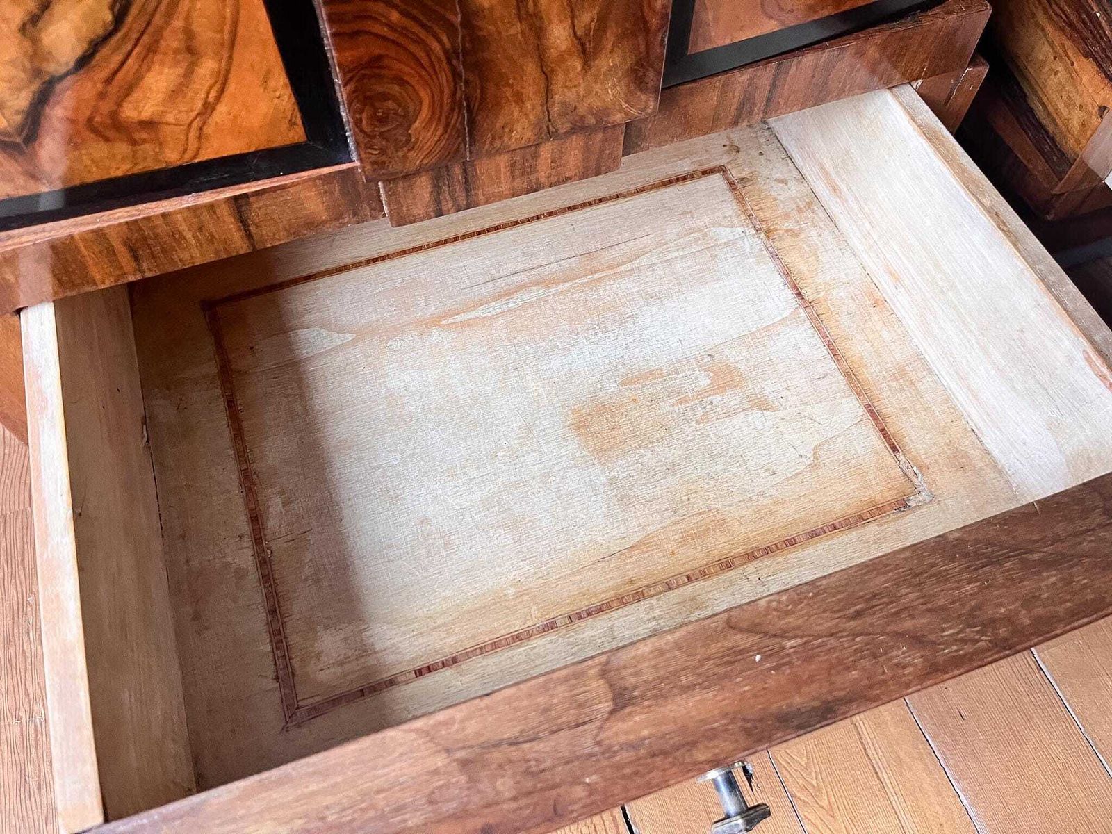 photo vinterior Pair Of Italian Art Deco Marble Top Bedside Cabinets