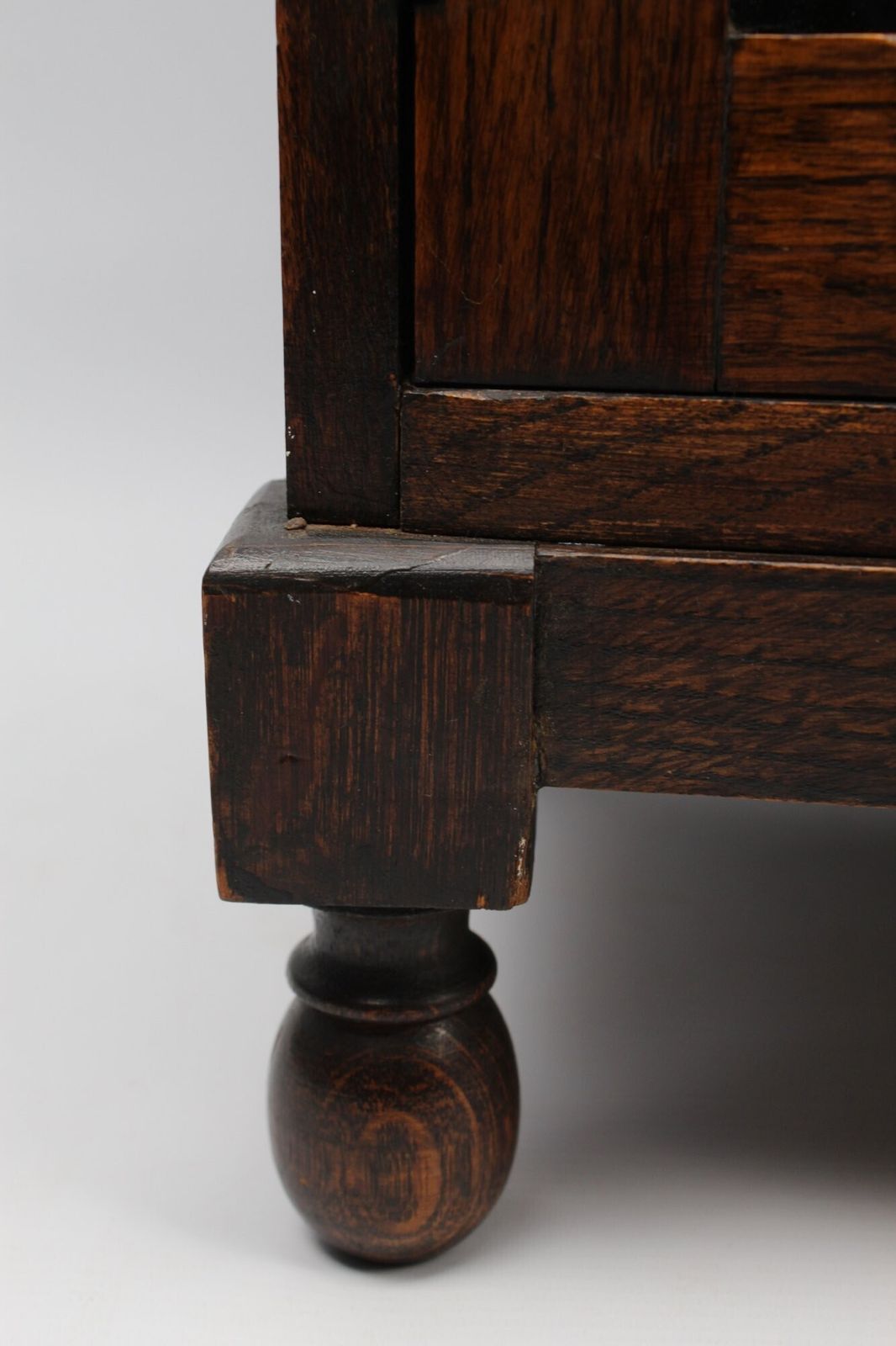 600.0 Small & Slim 1920s Oak Bookcase photo