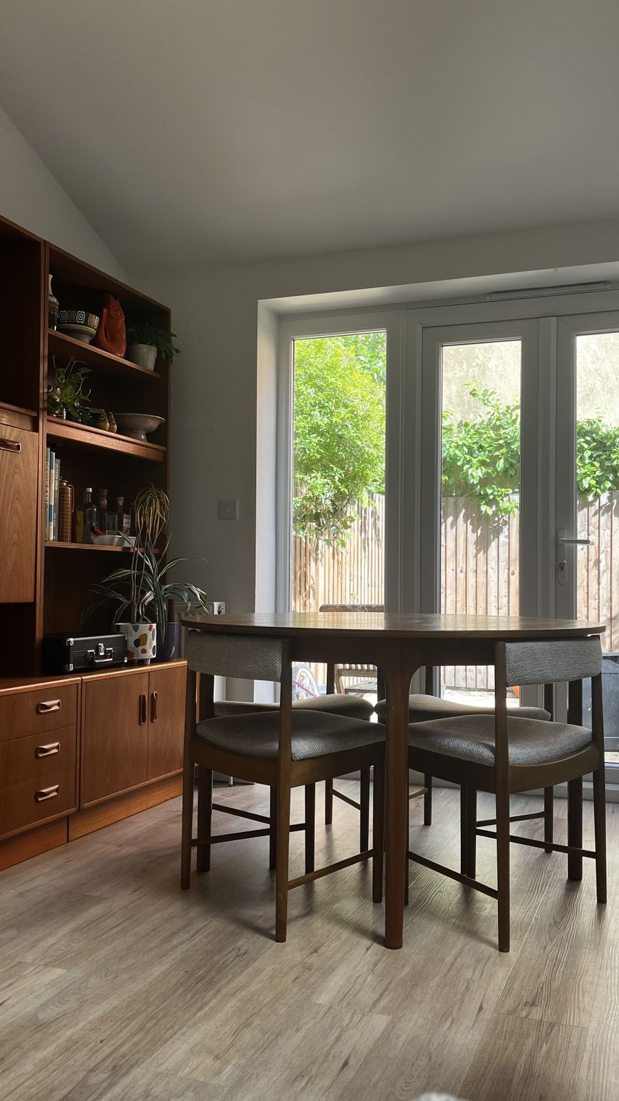 photo furniture Mid Century McIntosh Vintage Extending Dining Table & 4 Chairs Roundette