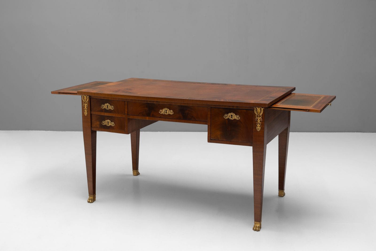 Bureau Plat photo 1680.0