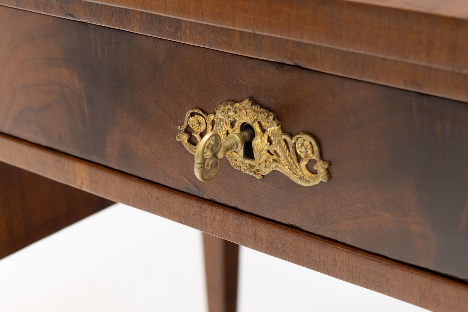 Furniture Bureau Plat photo