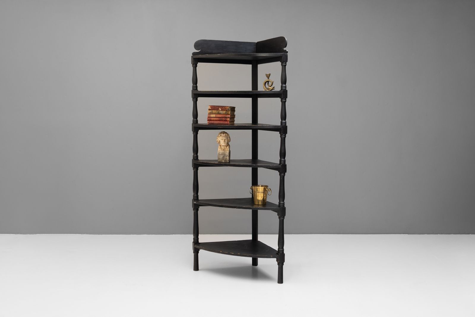 19th Century Corner Unit photo vinterior
