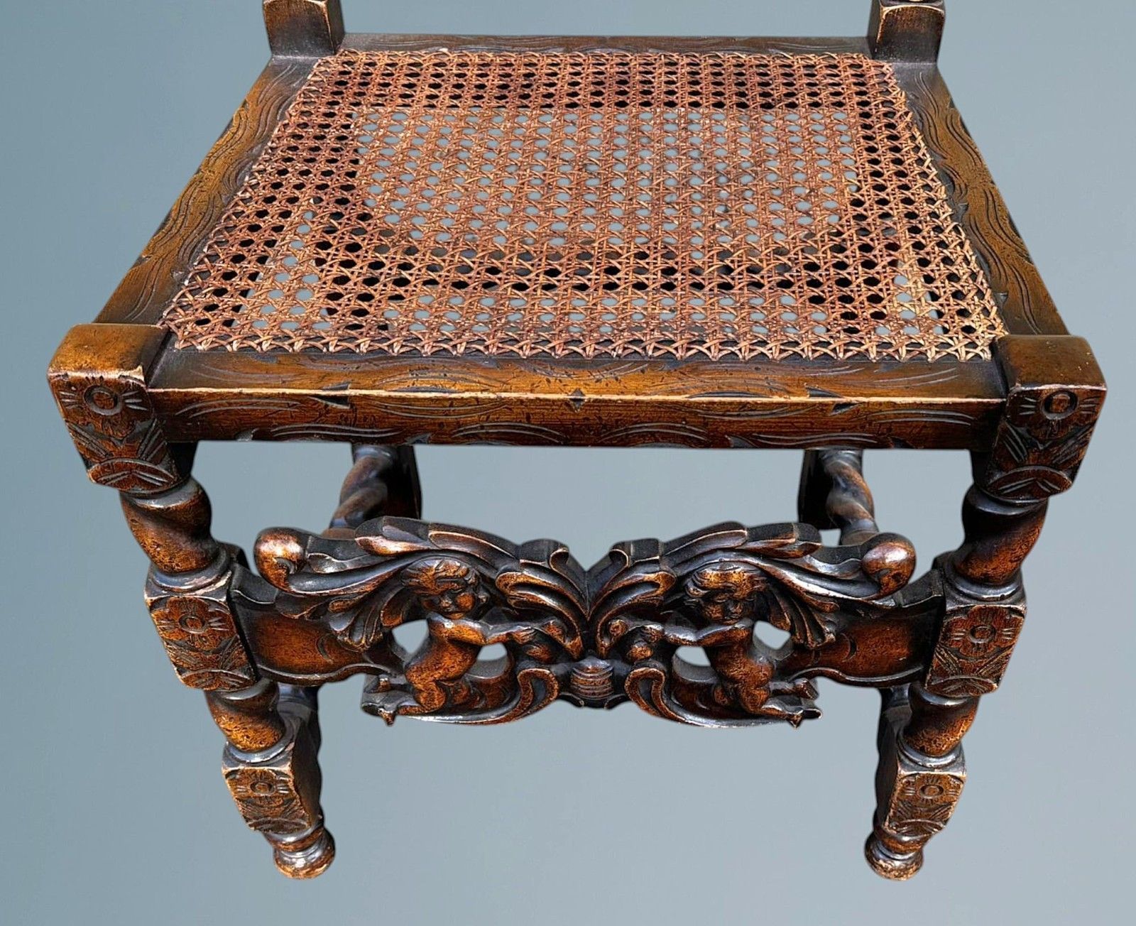 photo vintage Antique Carved Walnut Jacobean Style Chair