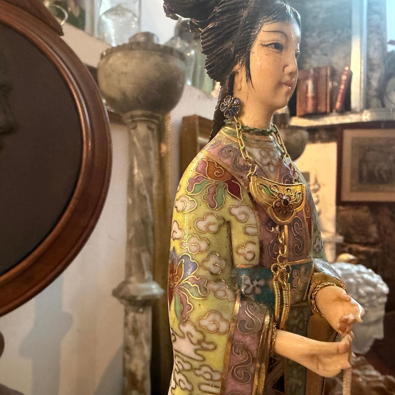 photo vintage Two 1960s Chinese Export Cloisonnè Traditional Figures Of Woman