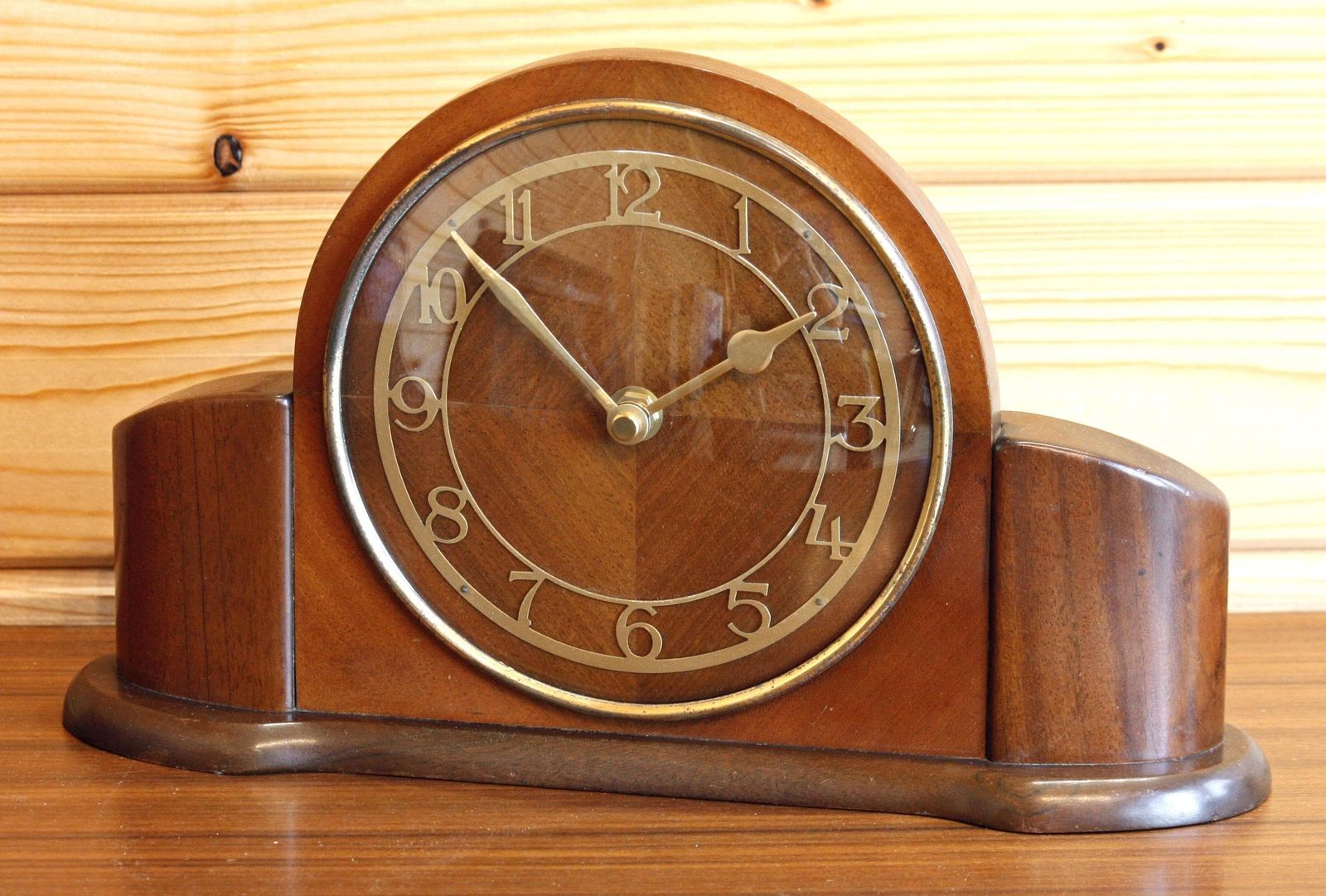 Vintage Wooden Mantel Clock   31cm Retro Mid Century Desk Clock Antique Off The Wall Clocks