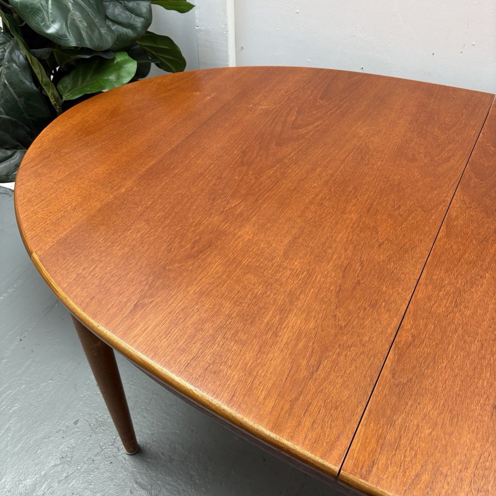 Compact Midcentury Oval Extending Teak Dining Table By Jentique C.1960s photo Furniture