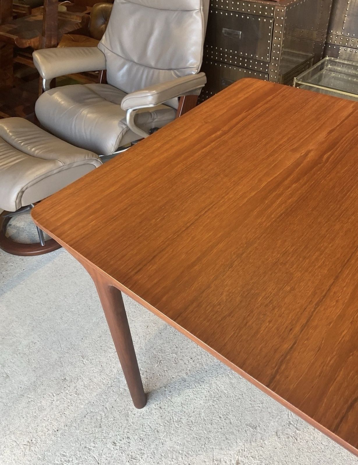 photo furniture Mid Century T3 Teak Macintosh Double Extending Dining Table 1970s