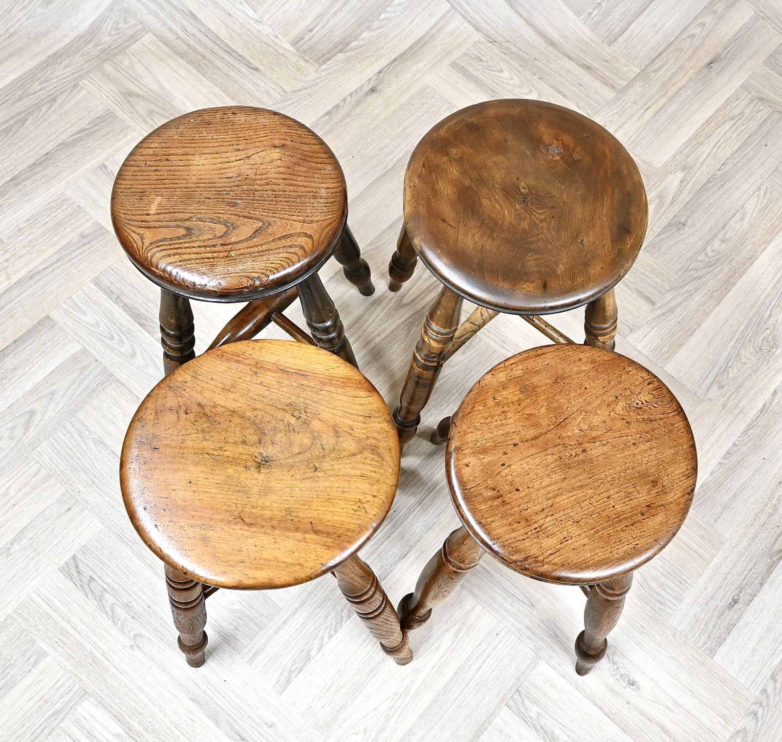 4 X Antique Windsor Bar Stools With Elm Seats photo Furniture