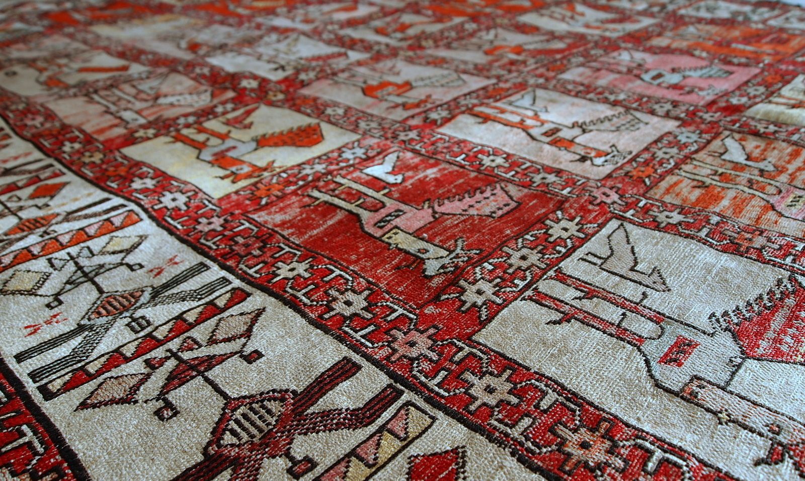 Textiel Handgemaakt vintage Sumak zijden kelim tapijt 125 cm x 183 cm, jaren 1960 photo