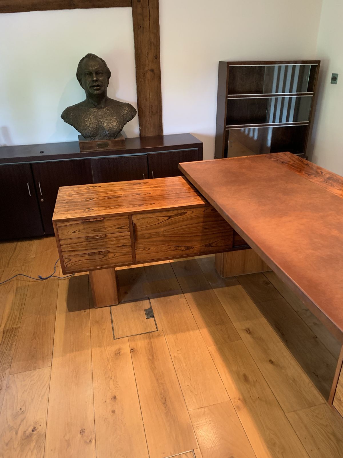 Gorgeous Mid Century Rosewood And Leather Desk Vgc photo for sale