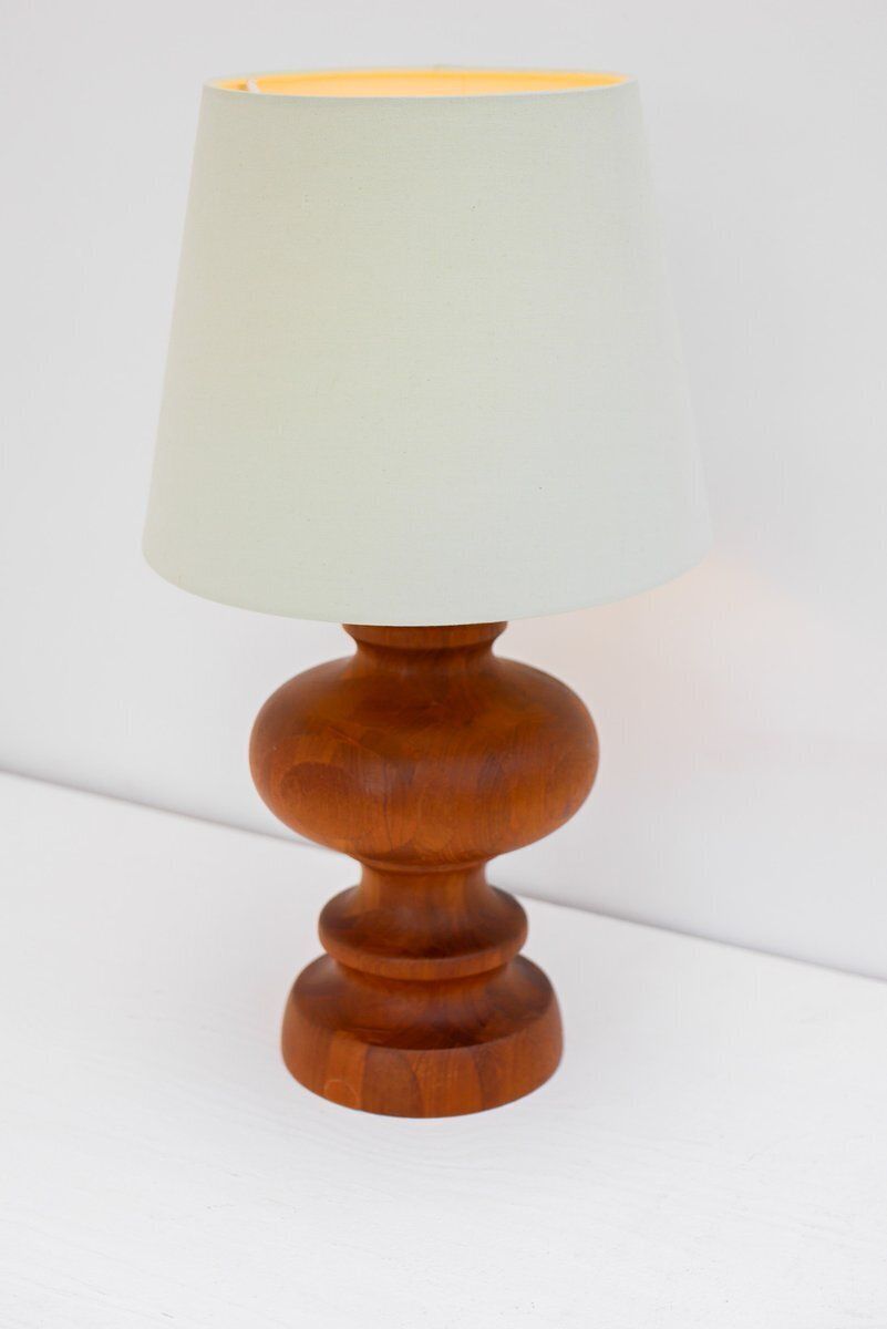 photo furniture Mid-Century Modern Scandinavische eiken tafellamp van Möllers