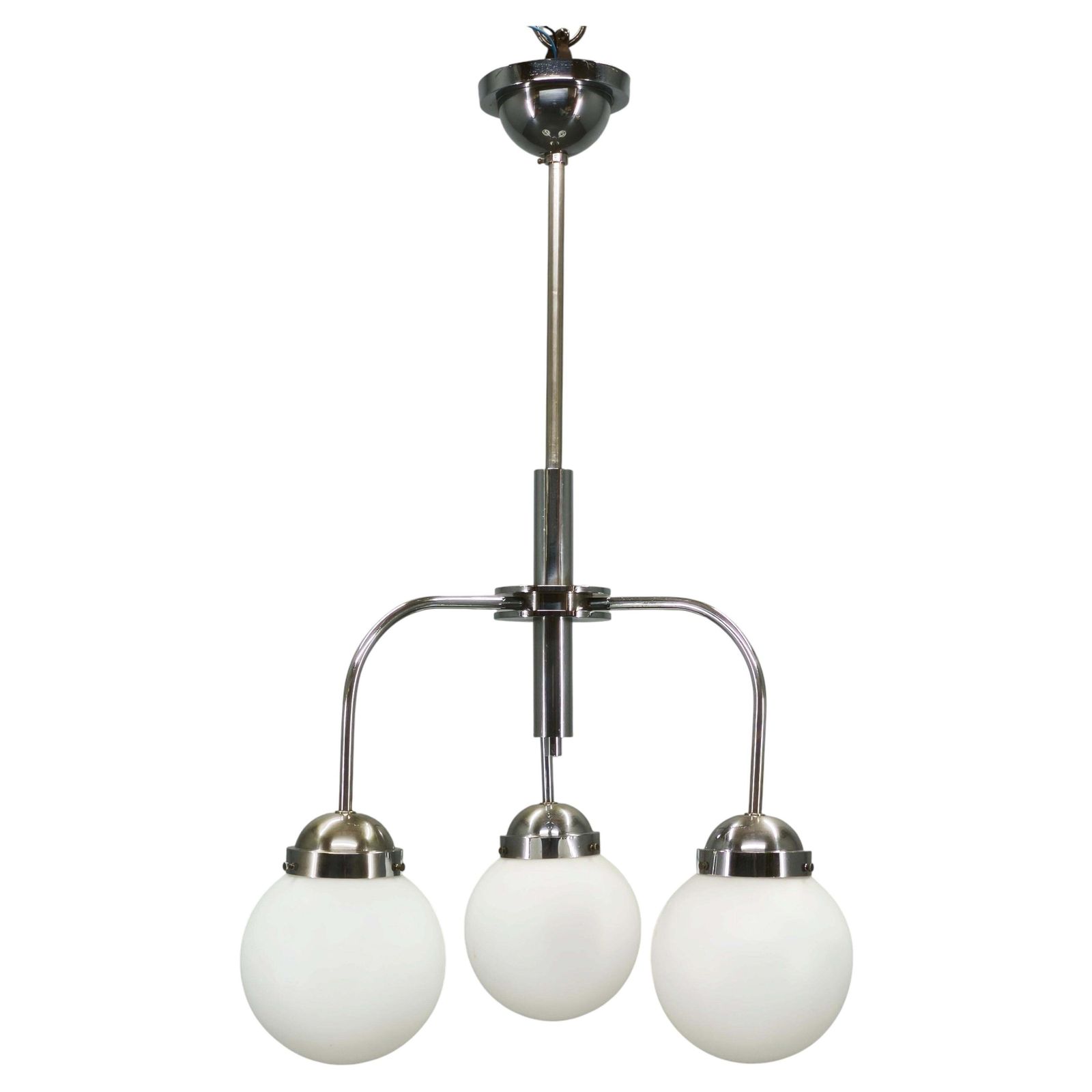 Lustre Bauhaus tchèque des années 1940 aux globes en verre opalin