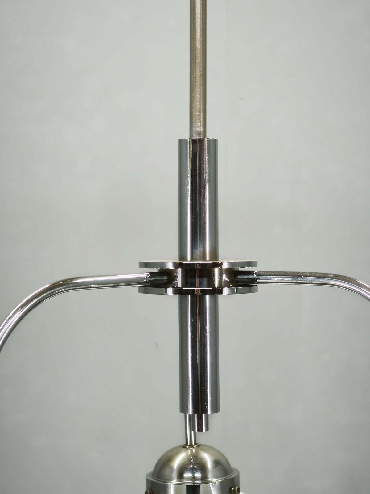 Luminaires Lustre Bauhaus tchèque des années 1940 aux globes en verre opalin photo