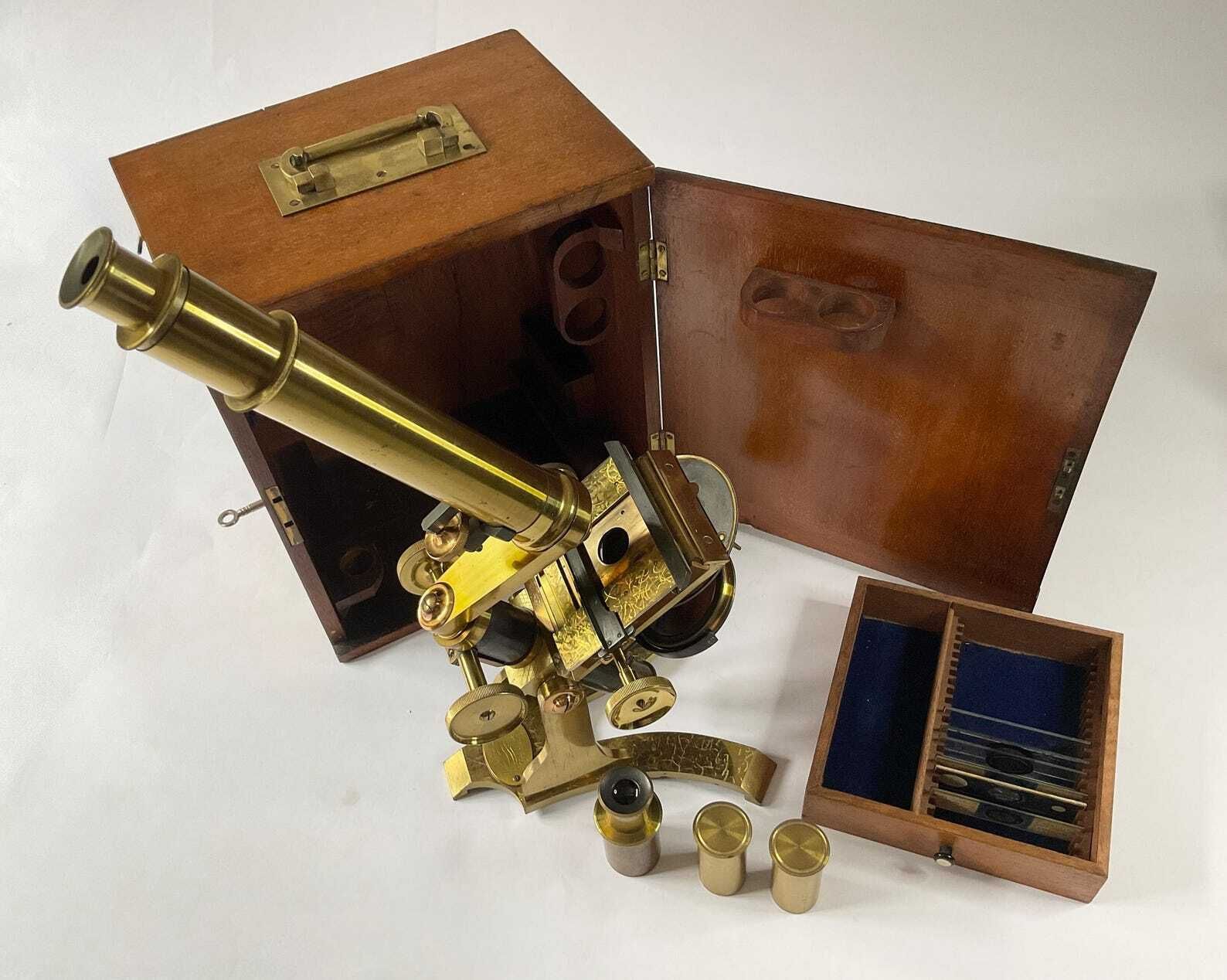 Prachtige Victoriaanse messing microscoop in koffer, James Parkes & Son, Birmingham - ca. 1860-1870. photo furniture