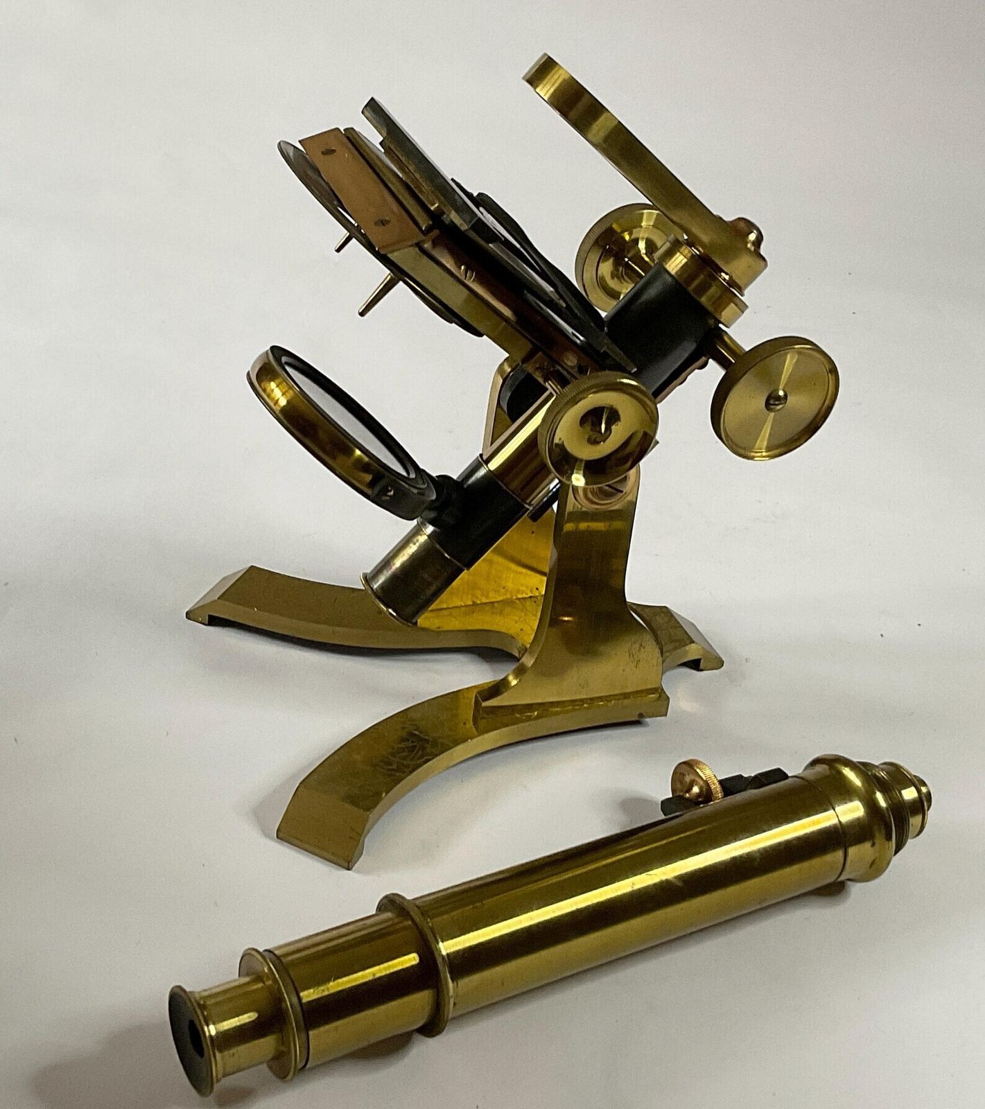 Prachtige Victoriaanse messing microscoop in koffer, James Parkes & Son, Birmingham - ca. 1860-1870. photo Woonaccessoires
