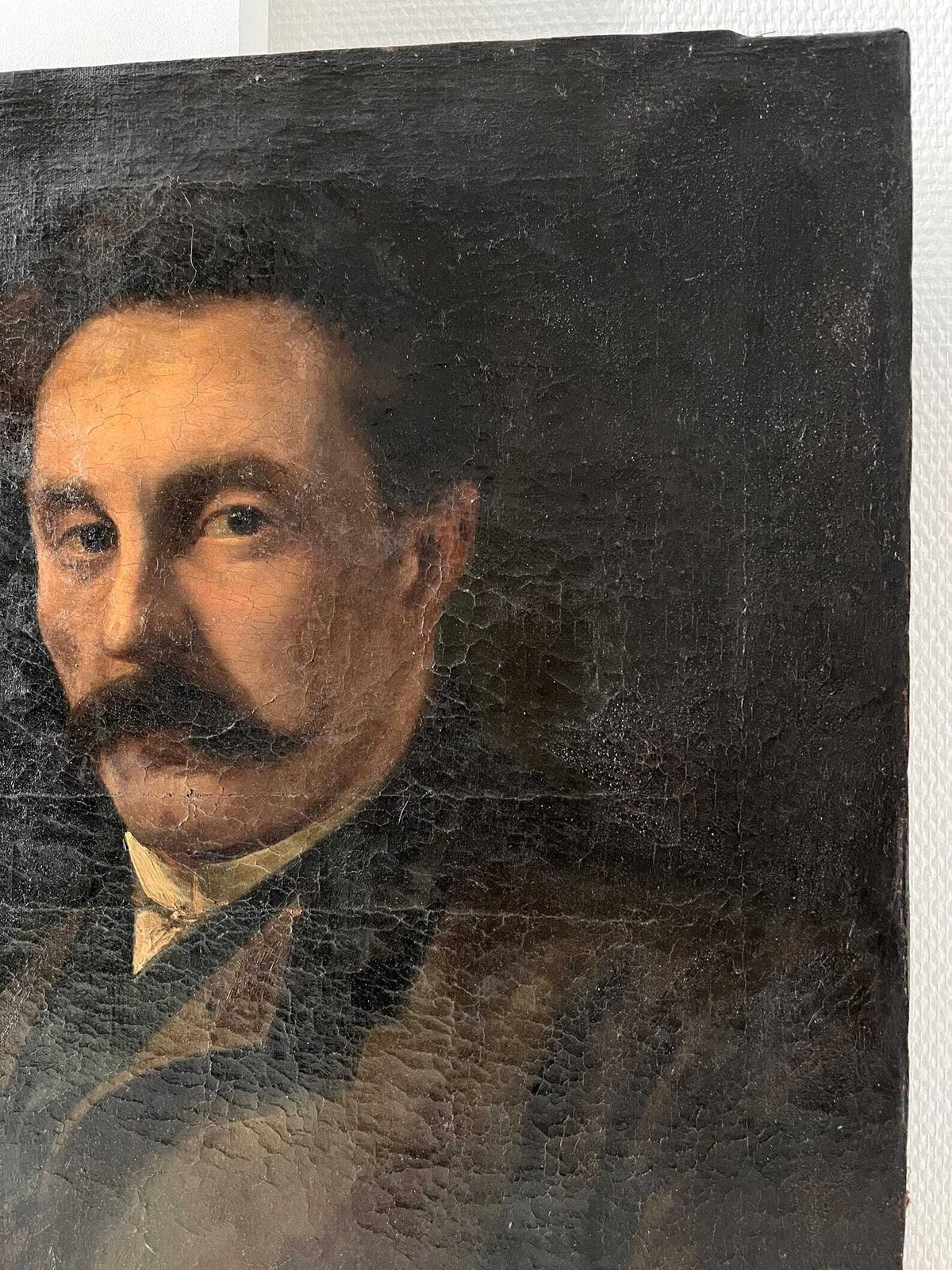 Kunst Frans antiek portret van een man, donker expressief olieverfschilderij op doek photo
