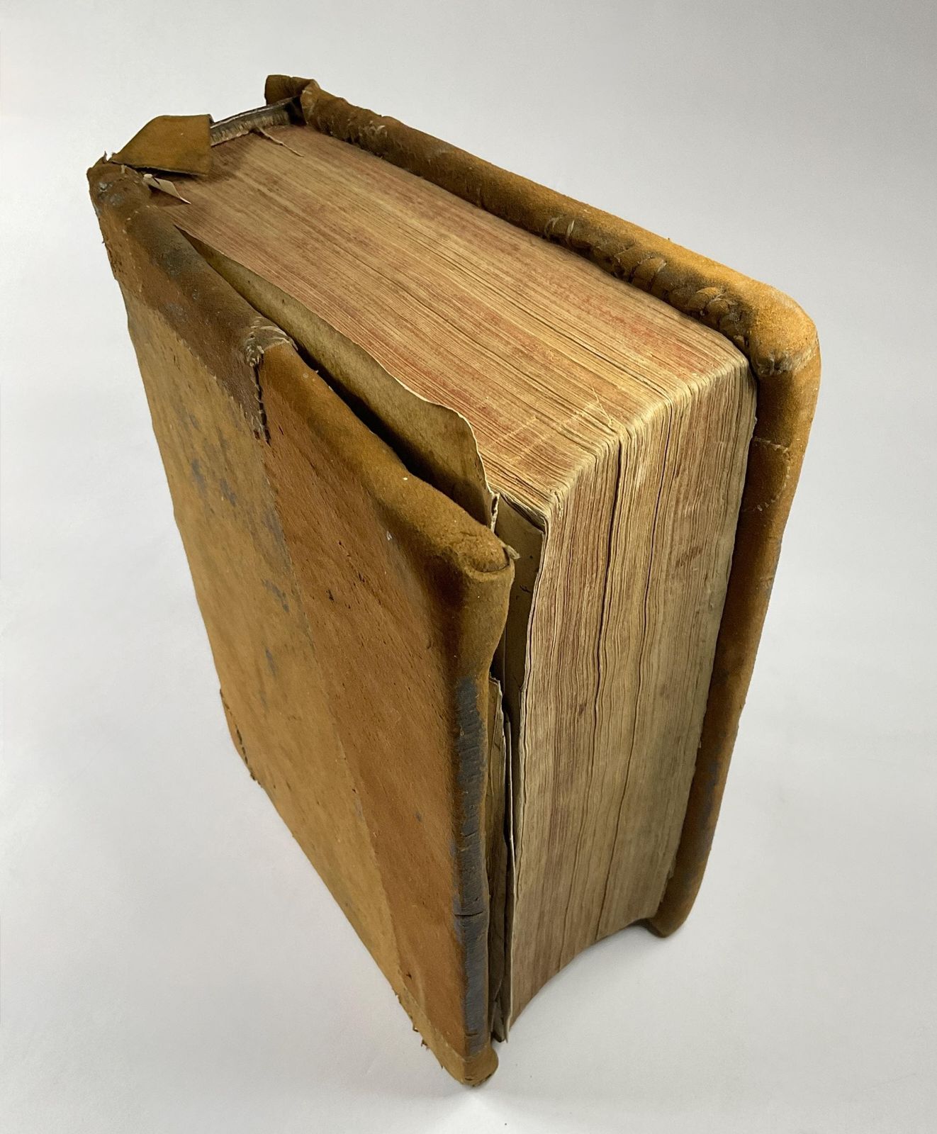 Samengestelde Bijbel en Gebedenboek 1737-1739, volkskunst handgestikt patchwork leren omslag, uitgegeven door John Baskett. photo vintage
