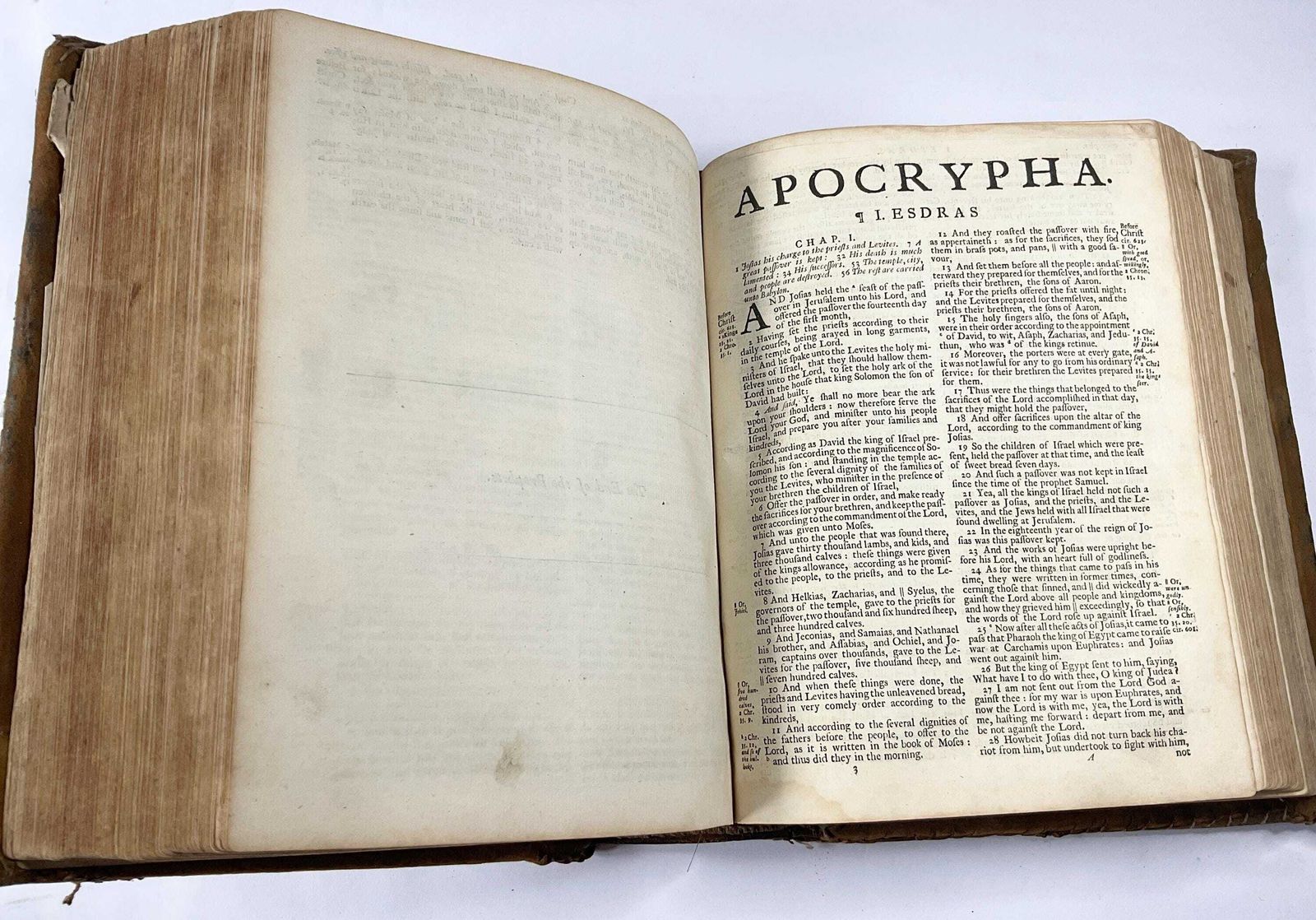 photo vinterior Samengestelde Bijbel en Gebedenboek 1737-1739, volkskunst handgestikt patchwork leren omslag, uitgegeven door John Baskett.