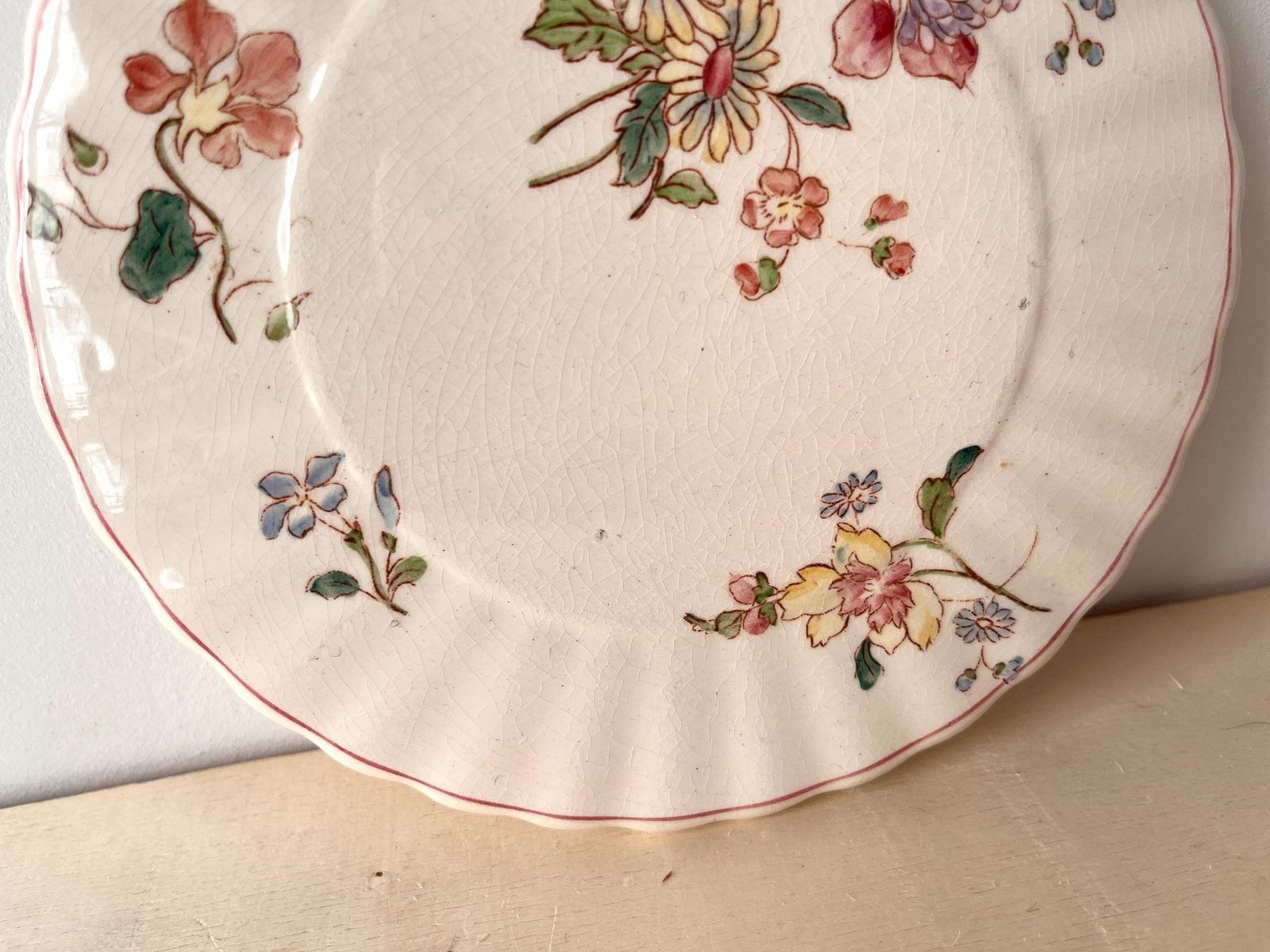 Dessous-de-plat d'époque en ironstone fleuri, par Longchamp France, fleurs Art Nouveau photo buy