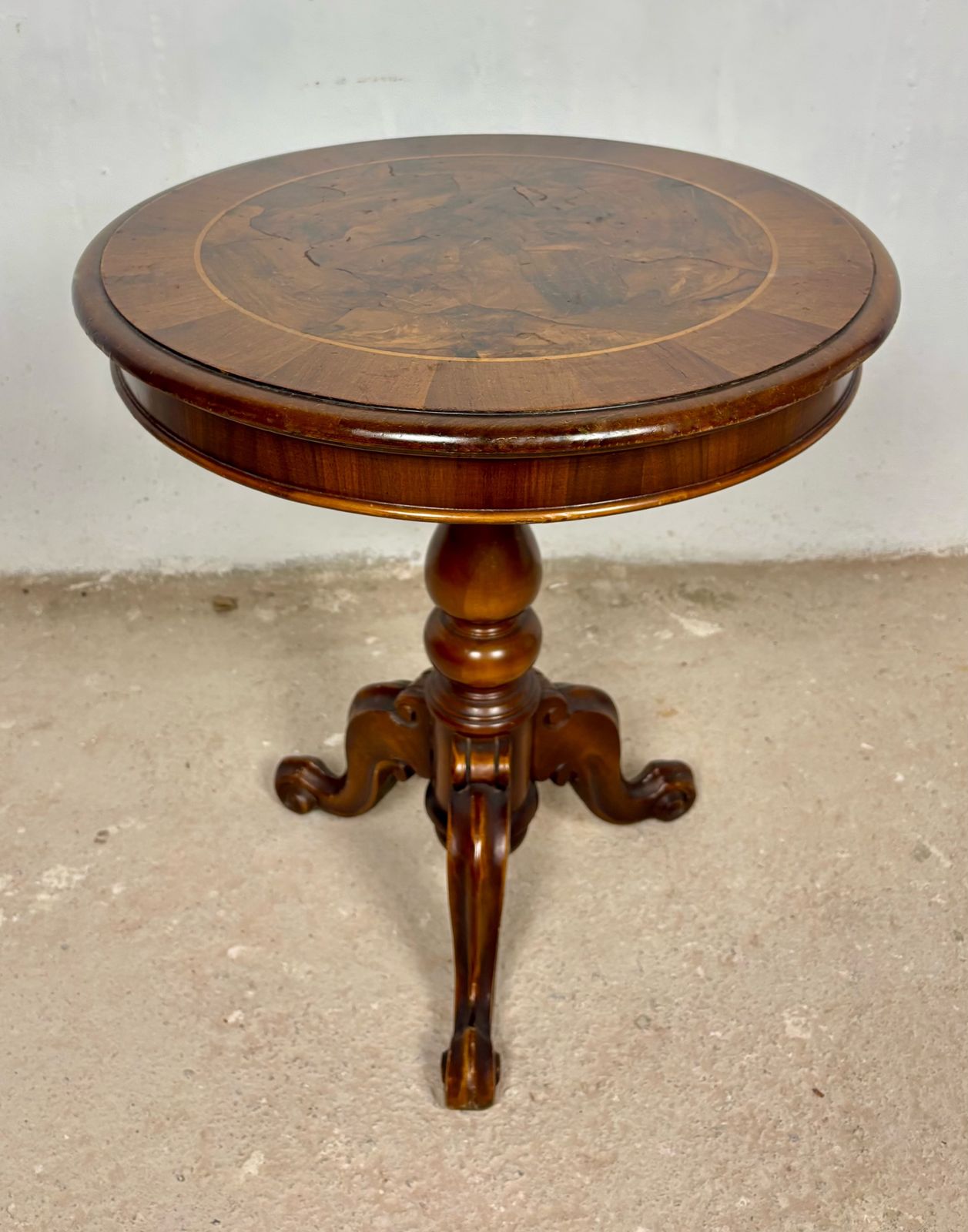 photo for sale Ronde bijzettafel met ingelegde blad, jaren 1920