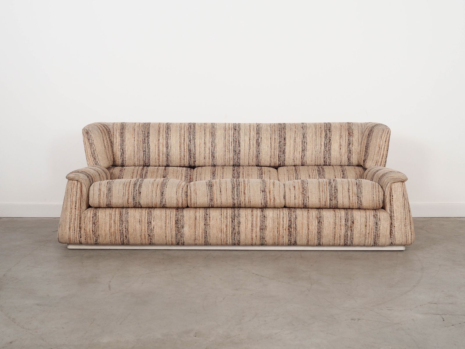 Driezitsbank, Italiaans design, ca. jaren 1960, geproduceerd door Saporiti photo furniture