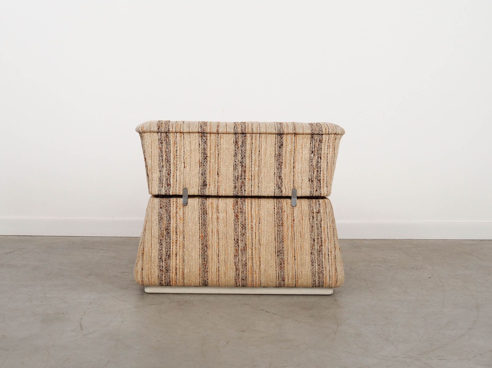 photo buy Fauteuil de salon, design italien, années 1960, fabriqué par Saporiti