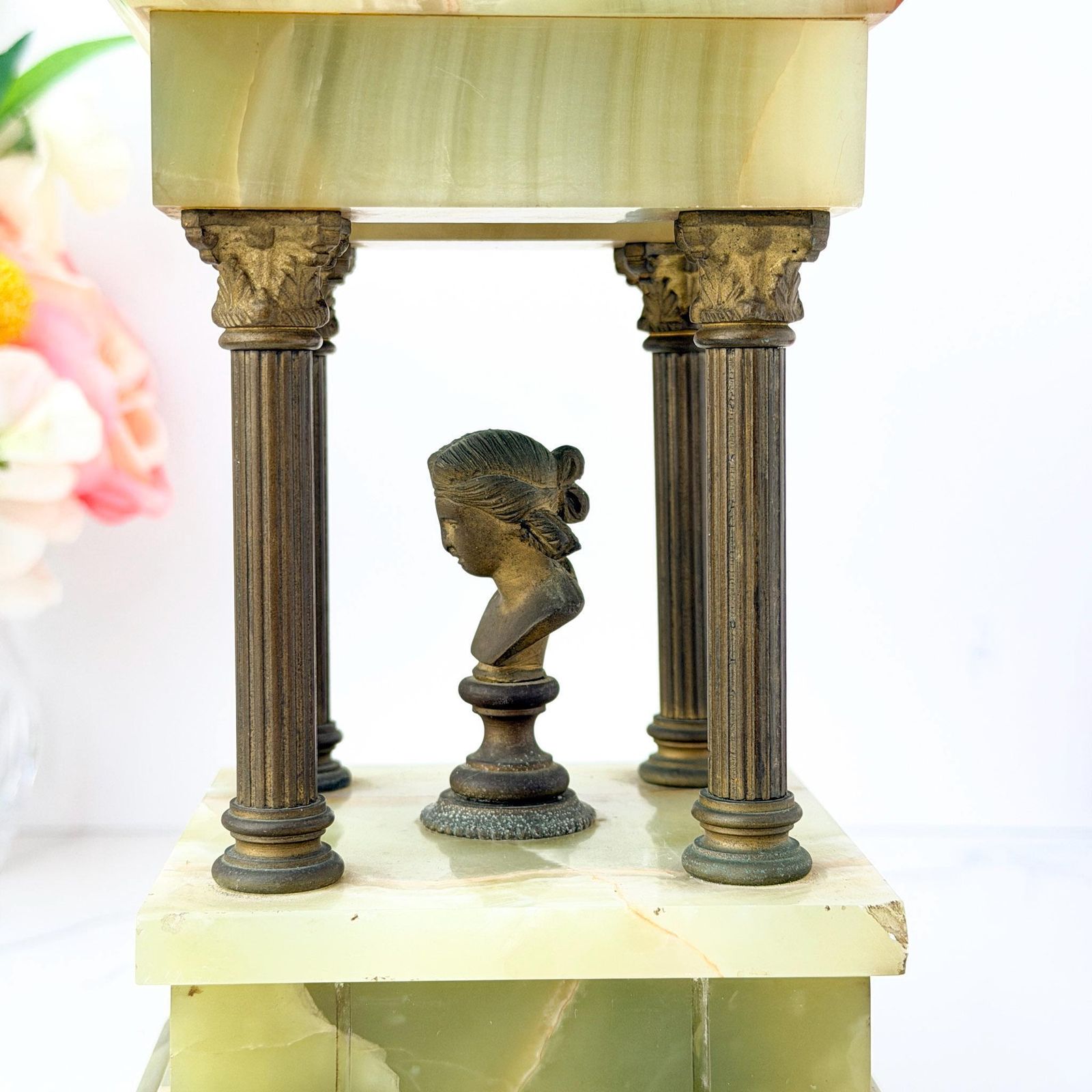 315.0 Antiek groen onyx Grand Tour architectonische tempietto met buste photo