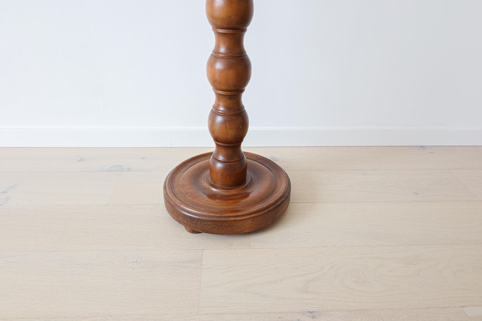 Vintage Bobbin voetstuk, Italië, ca. jaren 1960. photo furniture