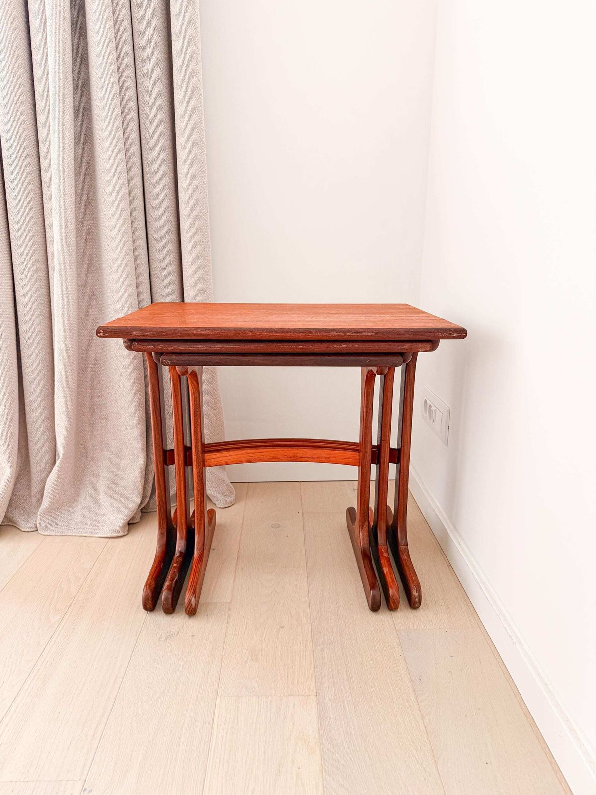 Mid-Century bijzettafels, jaren 1970. photo buy