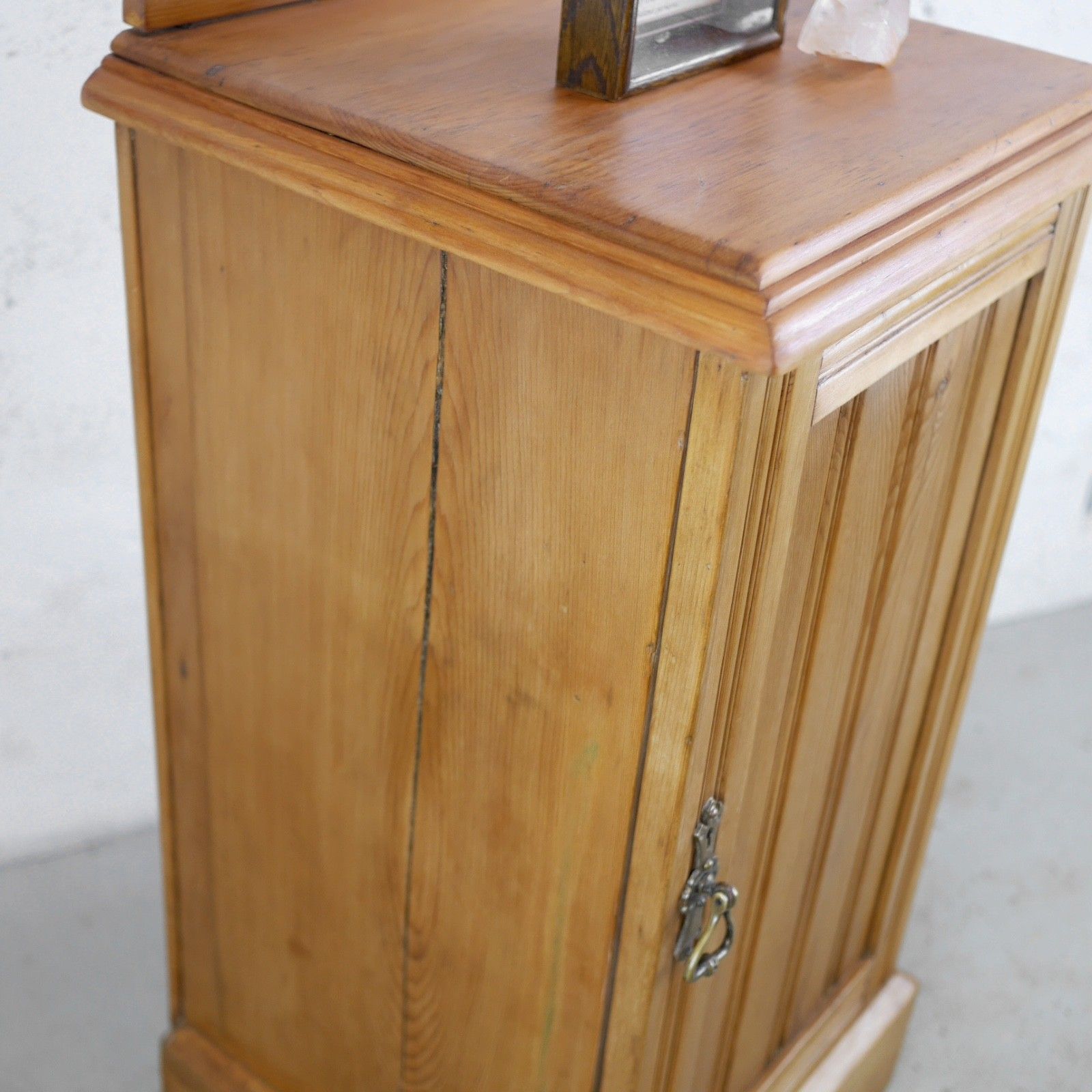 Furniture Antique Warm Satin Walnut Bedside Cabinet Pot Cupboard Nightstand Brass #103216 photo