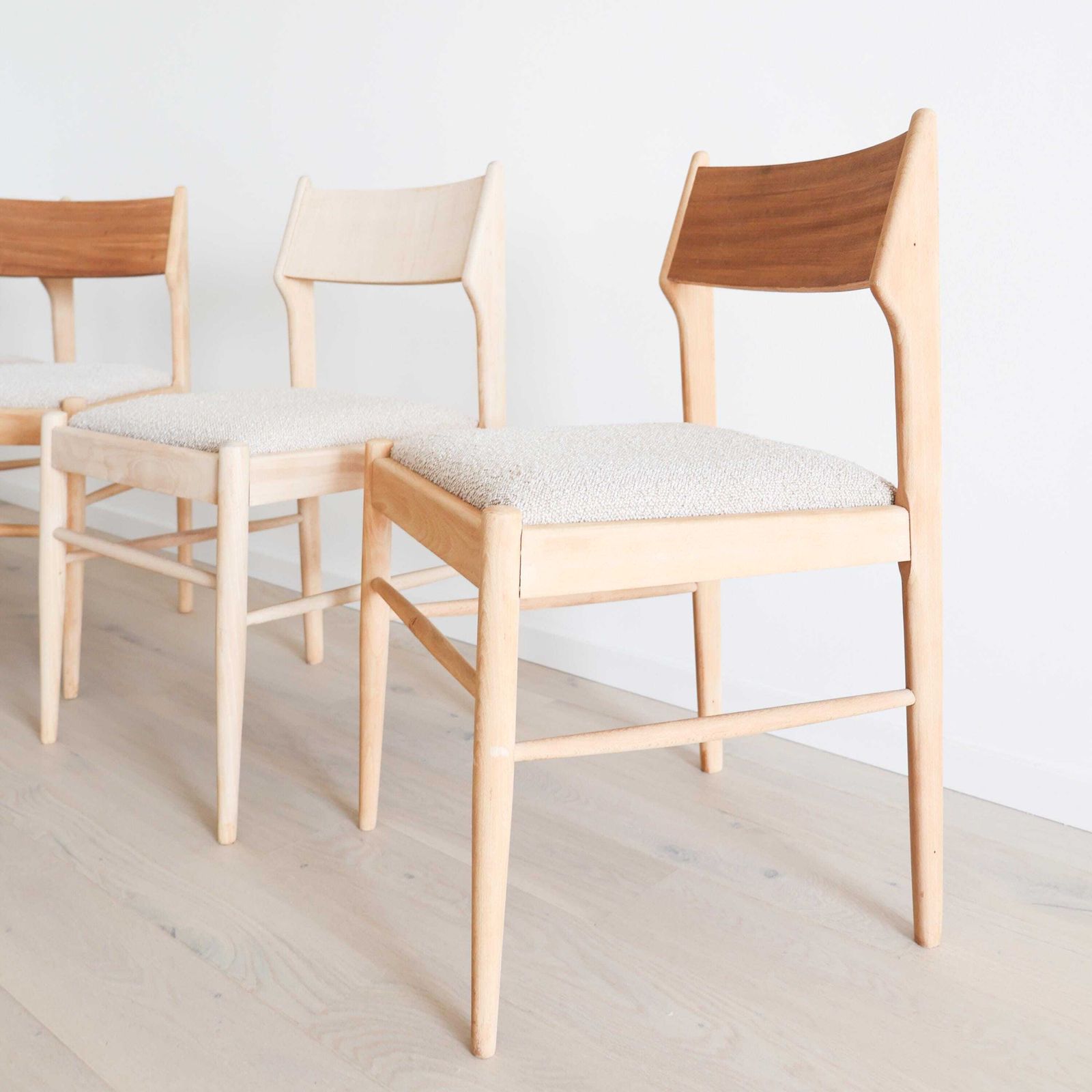 photo for sale Set Van 4 Vintage Design Eetkamerstoelen Ca. Jaren 1970, In De Stijl Van Cees Braakman.