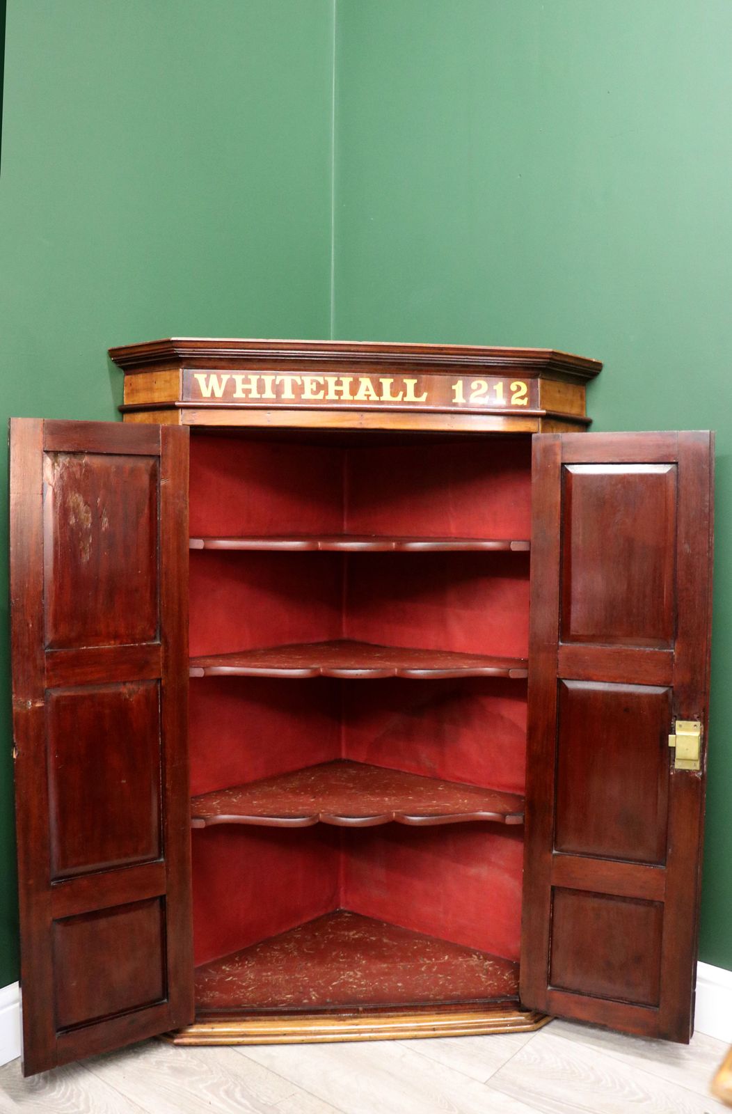 A Lovely George III Mahogany Wall Mounted Corner Cabinet. photo for sale