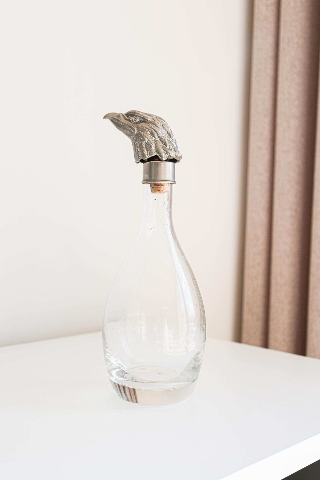 Carafe tête de faucon en métal argenté, années 1960. photo vinterior