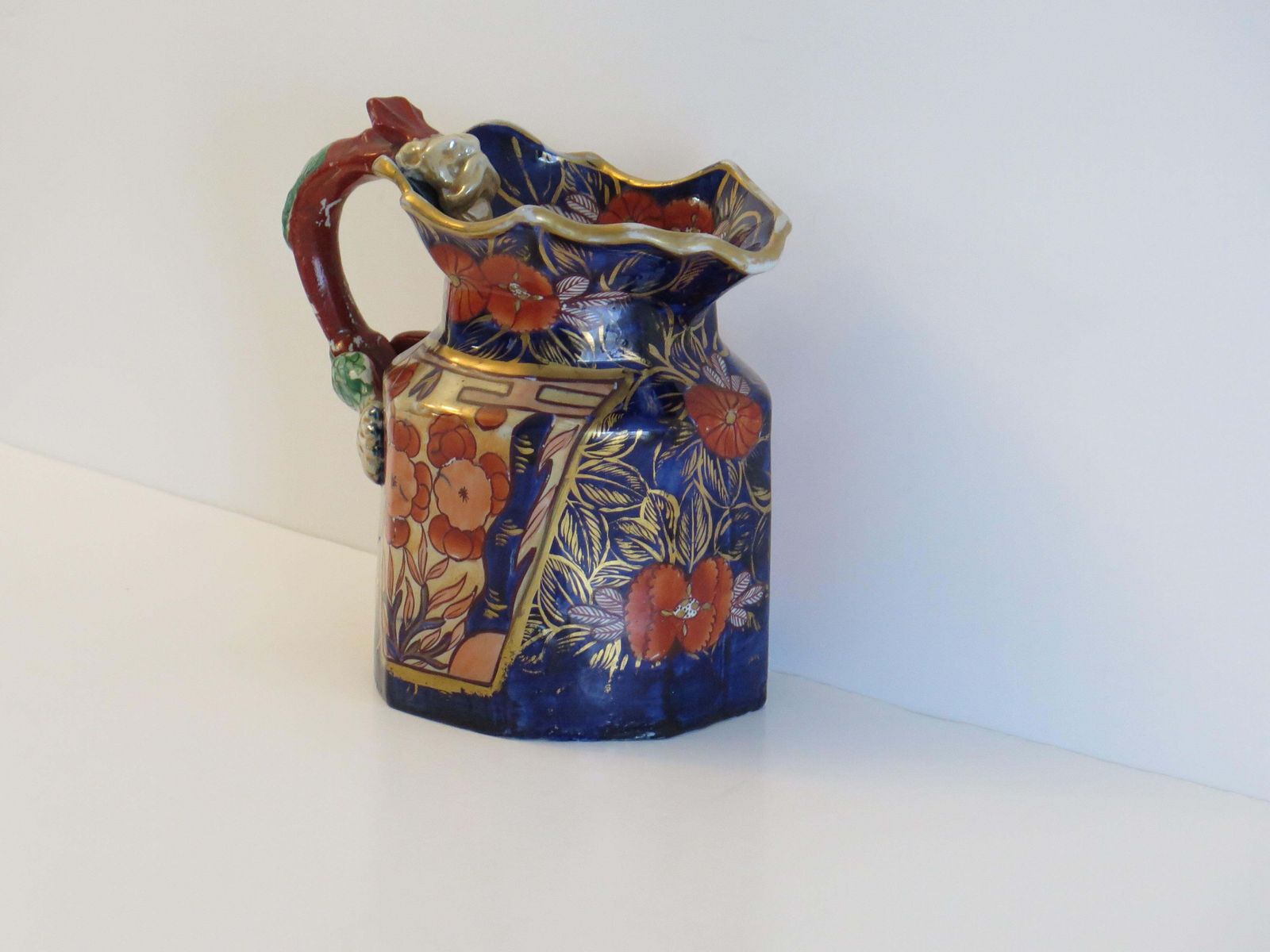 photo furniture Mason's Ironstone grote kan of pitcher in het School House-patroon, ca. 1820