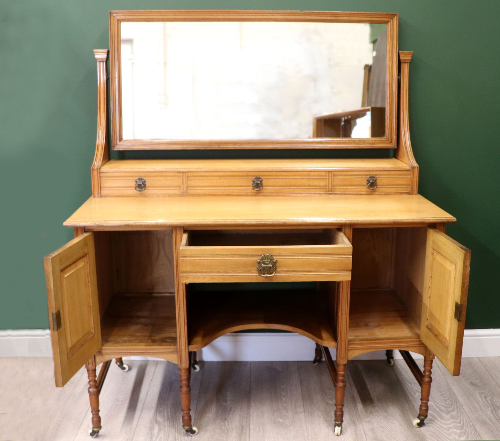 A Lovely Late Victorian American Light Walnut Dressing Table In Superb Original Condition. photo for sale