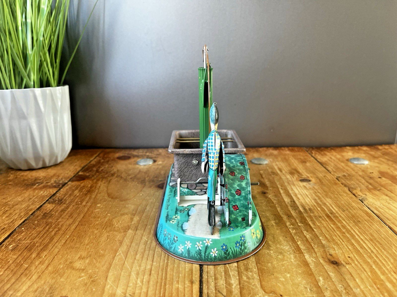 Vintage 1999 Jw Wagner Brunn Village Well Pump German Tinplate Tin Toy Box & Key photo buy