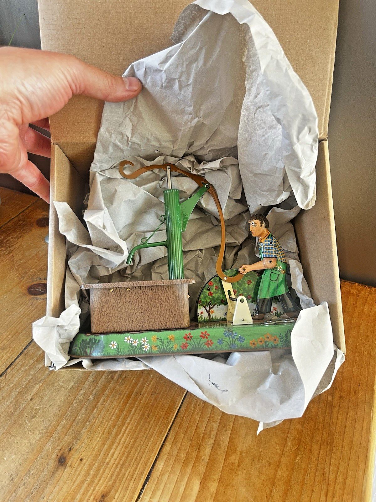 Vintage 1999 Jw Wagner Brunn Village Well Pump German Tinplate Tin Toy Key & Box photo furniture