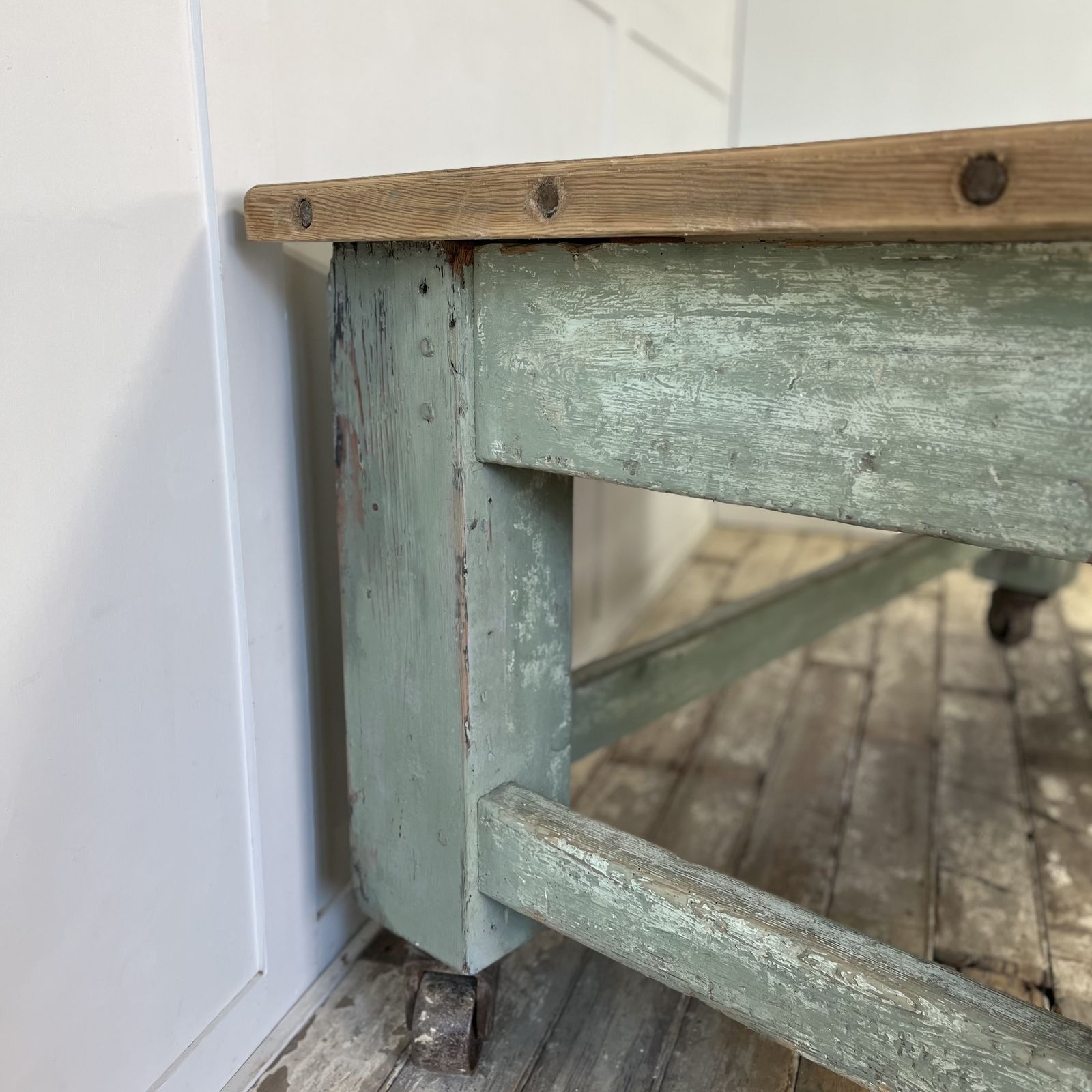 2590.0 Antique Pine Kitchen Prep Table photo